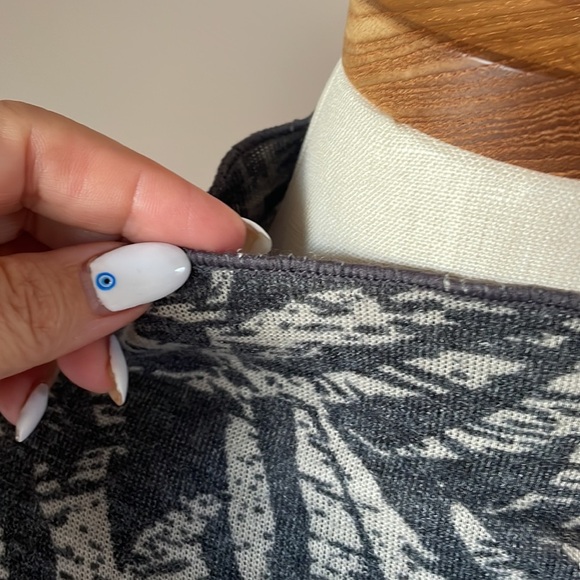 Trisha Tyler women’s mock neck gray print knit top long sleeve inside out stitch - Picture 3 of 14